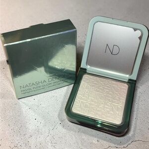 Natasha Denona- Pastel Plexi Glow Highlighter (highlighting powder)